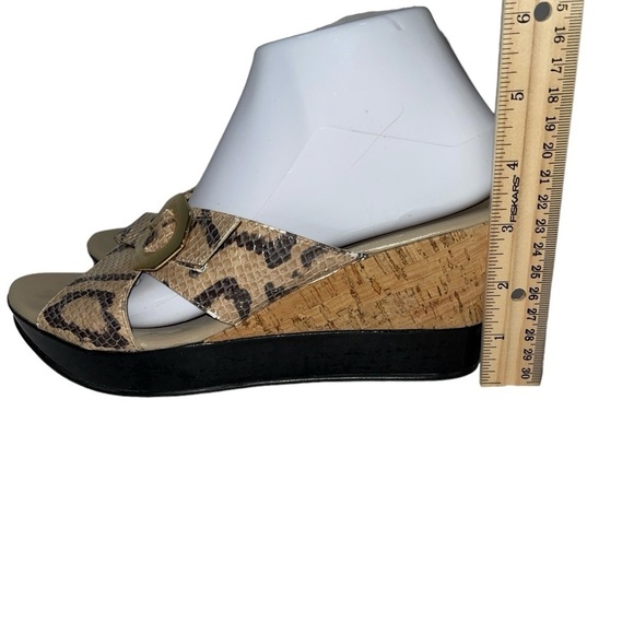 Amalfi by Rangoni Sandals Size 8.5M Black/Tan Snake Pattern Wedge Cork Slip On - Picture 6 of 13
